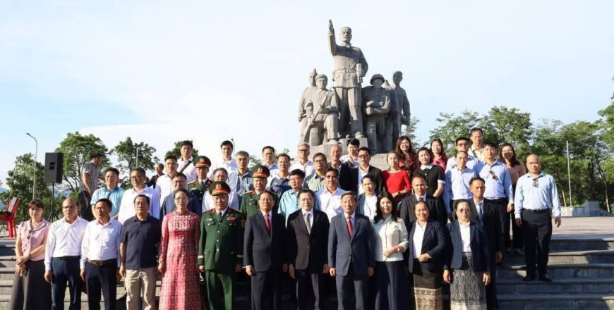 ສະເຫຼີມສະຫຼອງວັນເກີດຂອງປະທານໂຮ່ຈິມິນ ຄົບຮອບ 135 ປີ ສະເຫຼີມສະຫຼອງວັນເກີດຂອງປະທານໂຮ່ຈິມິນ ຄົບຮອບ 135 ປີ
