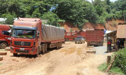 ຍທຂ ແຂວງຫົວພັນ ຕິດຕາມສະພາບເສັ້ນທາງເປ່ເພໜັກ ຊຳເໜືອ-ພູເລົ້າ ຍ້ອນຜົນກະທົບຈາກຂົນສົ່ງ ແລະ ໃຊ້ງານດົນກວ່າ 25 ປີ