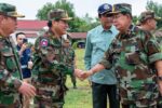 ທ່ານ ຮຸນ ເຊນ ລົງພື້ນທີ່ຢ້ຽມຢາມກໍາລັງພົນຊາຍແດນ ກໍາປູເຈຍ-ໄທ ປະກາດຮັບຕໍາແໜ່ງຜູ້ບັນຊາການທະຫານສູງສຸດອາວຸໂສ