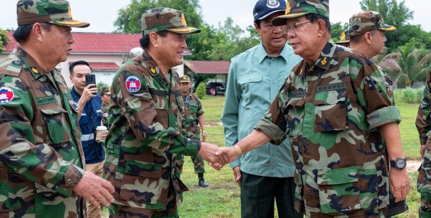 ທ່ານ ຮຸນ ເຊນ ລົງພື້ນທີ່ຢ້ຽມຢາມກໍາລັງພົນຊາຍແດນ ກໍາປູເຈຍ-ໄທ ປະກາດຮັບຕໍາແໜ່ງຜູ້ບັນຊາການທະຫານສູງສຸດອາວຸໂສ