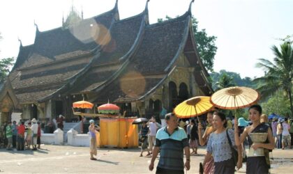 ສືບຕໍ່ປັບປຸງວຽກງານການທ່ອງທ່ຽວເພື່ອດຶງດູດໃຫ້ນັກທ່ອງທ່ຽວເຂົ້າທ່ຽວລາວໃນຕໍ່ໜ້າໃຫ້ດີຂື້ນ