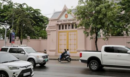 ກໍາປູເຈຍປະກາດຫລຸດລະດັບການພົວພັນທາງການທູດກັບໄທ ຕອບໂຕ້ໄທຫລຸດການພົວພັນກ່ອນໜ້ານີ້ຈາກບັນຫາເຄັ່ງຕຶງຢູ່ຊາຍແດນ