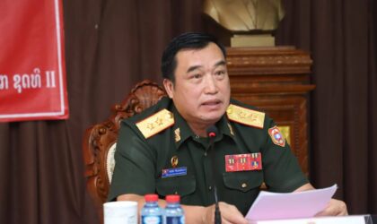ກຳລັງທະຫານ 92 ສະຫາຍ ພ້ອມແລ້ວທີ່ຈະໄປຊ່ວຍສິດສອນຊັ້ນປະຖົມສຶກສາຢູ່ເຂດຫ່າງໄກສອກຫລີກ