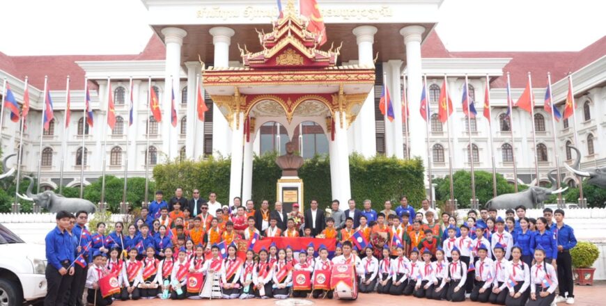 ບັນຍາກາດການຕ້ອນຮັບທັບນັກກິລາ ຢູ 13 ດັບເບິນຢູໄອຈີ ນາຄາ (WIG NAGA ທີ່ເດີນທາງຮອດລາວ ພາຍຫລັງທີ່ຄວ້າແຊ້ມປະຫວັດສາດລະດັບເວທີໂລກ ທີ່ປະເທດໂປຕູເກດ