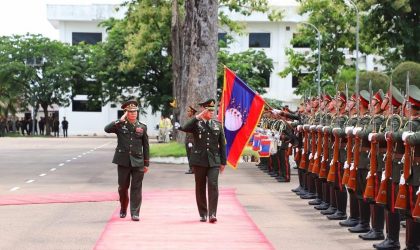 ຕ້ອນຮັບການຢ້ຽມຢາມຂອງ ຜູ້ບັນຊາການທະຫານສູງສຸດ ກອງທັບ ແຫ່ງຣາຊະອານາຈັກໄທ