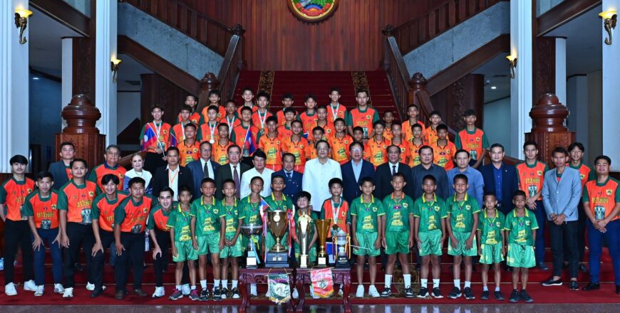 ນາຍົກລັດຖະມົນຕີ ຕ້ອນຮັບທີມນັກກິລາສະໂມສອນບານເຕະ WIG Naga