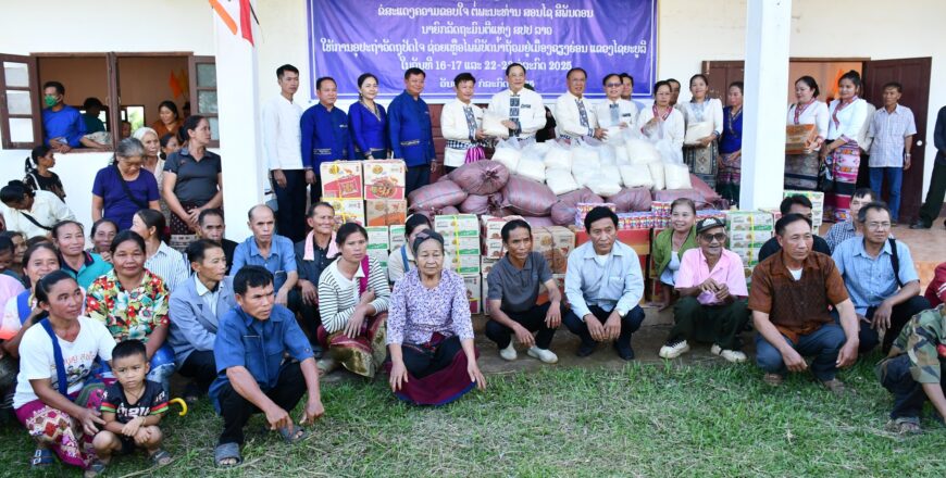 ນາຍົກລັດຖະມົນຕີ  ເຄື່ອນໄຫວຢ້ຽມຢາມ ປະຊາຊົນຖືກຜົນກະທົບຈາກນໍ້າຖ້ວມ ຢູ່ເມືອງຊຽງຮ່ອນ ໄຊຍະບູລີ