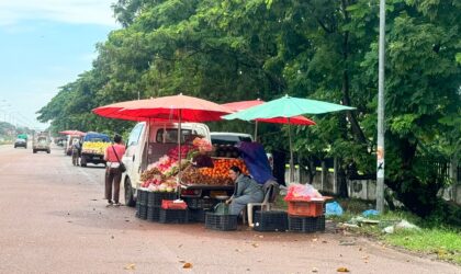 ການວາງຂາຍສິນຄ້າຕາມ ທາງຄົນຍ່າງ ເປັນພຶດຕິກຳເຫັນແກ່ຕົວ ແລະ ສ້າງຄວາມຫຍຸ້ງຍາກໃຫ້ສັງຄົມ