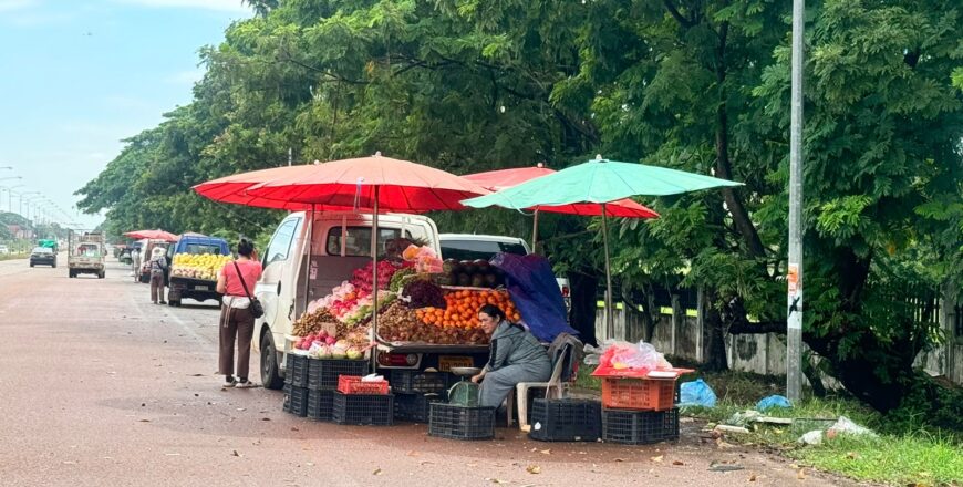 ການວາງຂາຍສິນຄ້າຕາມ ທາງຄົນຍ່າງ ເປັນພຶດຕິກຳເຫັນແກ່ຕົວ ແລະ ສ້າງຄວາມຫຍຸ້ງຍາກໃຫ້ສັງຄົມ