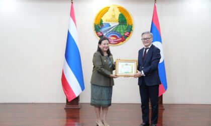 ລັດຖະບານ ສປປ ລາວ ປະດັບຫຼຽນກາມິດຕະພາບ ໃຫ້ແກ່ ທູດໄທ