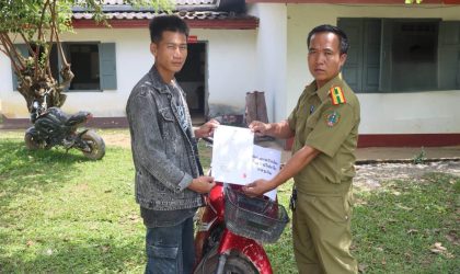 ປກສ ເມືອງວຽງພູຄາ ສາມາດນຳລົດຖືກລັກ ມອບຄືນໃຫ້ເຈົ້າຂອງເດີມ