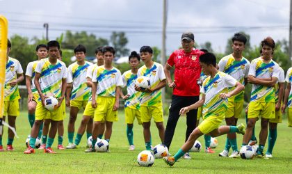 ທີມຊາດລາວ U-17 ເລີ່ມເກັບຕົວເຝິກຊ້ອມ ເພື່ອກຽມເຂົ້າຮ່ວມການແຂ່ງຂັນບານເຕະ AFC U17 Asian Cup 2026 ຮອບຄັດເລືອກ
