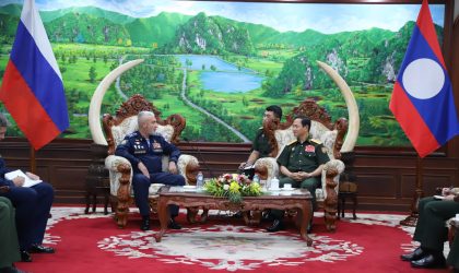 ລັດຖະມົນຕີກະຊວງປ້ອງກັນປະເທດ ຕ້ອນຮັບການເຂົ້າຢ້ຽມຂໍ່ານັບ ຂອງຮັກສາການ ຮອງຜູ້ບັນຊາການທະຫານເຂດຕາເວັນອອກ ກອງທັບຣັດເຊຍ