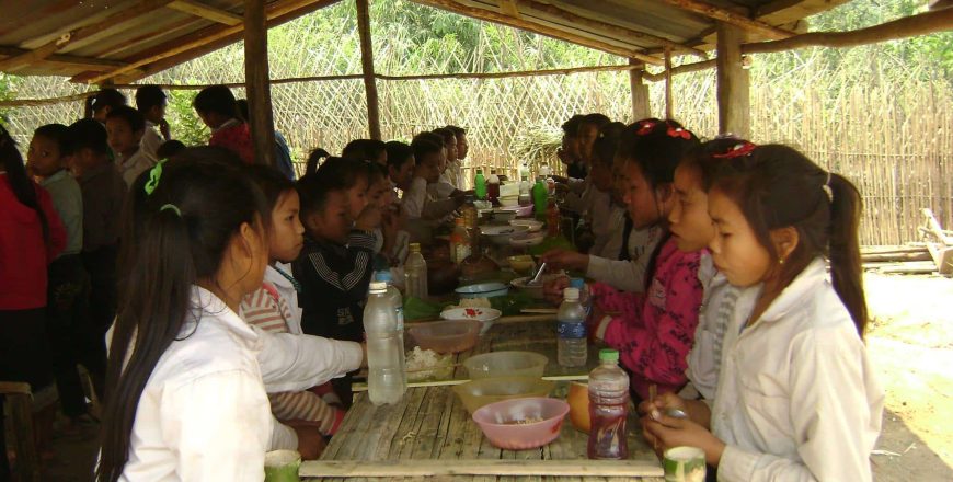 ກະຊວງສຶກສາທິການ ແລະ ກິລາ ຊີ້ແຈງການຈັດຕັ້ງປະຕິບັດໂຄງການອາຫານທ່ຽງໃນໂຮງຮຽນ ຢູ່ ສປປ ລາວ