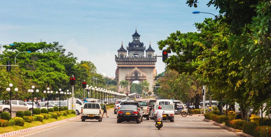 ບັນດາວິສາຫະກິດຢູ່ລາວຄວນໃຫ້ຄວາມສຳຄັນໃນການຫັນເປັນດິຈິຕອລ (Digital) ເພື່ອຍົກສຸງບົດບາດ ແຂ່ງຂັນ ໃນຍຸກປັນຍາປະດິດ AI