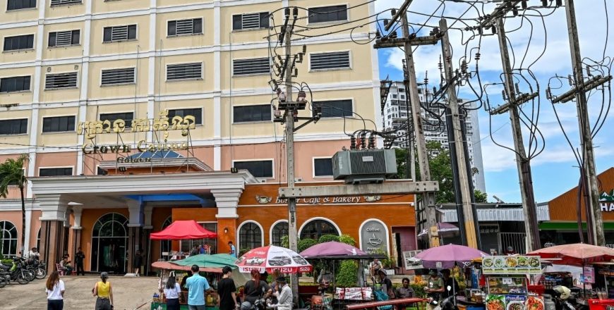 ສ.ເກົາຫລີ ສັ່ງ “ຫ້າມ” ພົນລະເມືອງເດີນທາງໄປບາງພື້ນທີ່ຢູ່ກໍາປູເຈຍ ຍົກລະດັບມາດຕະການຂັ້ນສູງສຸດ ຮັບມືຄະດີສະແກມເມີລັກພາຕົວ ສ.ເກົາຫລີ ສັ່ງ “ຫ້າມ” ພົນລະເມືອງເດີນທາງໄປບາງພື້ນທີ່ຢູ່ກໍາປູເຈຍ ຍົກລະດັບມາດຕະການຂັ້ນສູງສຸດ ຮັບມືຄະດີສະແກມເມີລັກພາຕົວ
