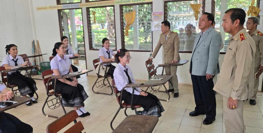 ເຈົ້າແຂວງສະຫວັນນະເຂດໃຫ້ທຶນການສຶກສາແກ່ນັກຮຽນ ມ.7 ຮຽນຕໍ່ສາຍຄູ 547 ຄົນ