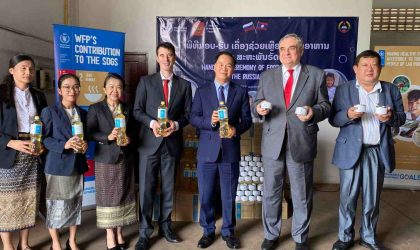 ສ.ຣັດເຊຍ ຊ່ວຍເຫລືອນໍ້າມັນພືດ 23 ໂຕນ ແລະ ປາກະປ໋ອງ 99 ໂຕນ ໃຫ້ໂຄງການອາຫານທ່ຽງ 385 ໂຮງຮຽນ ຢູ່ ແຂວງອຸດົມໄຊ