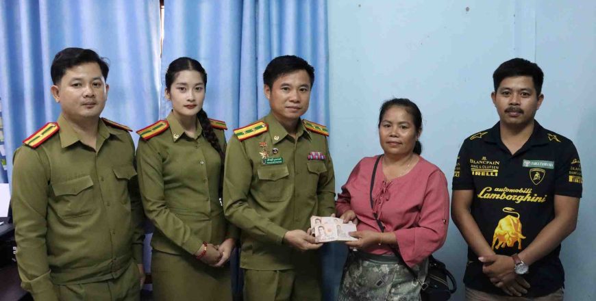 ປກສ ແຂວງວຽງຈັນ ມອບເງິນ 200,000 ບາດ ທີ່ຖືກຄົນຮ້ານລັກ ຄືນເຈົ້າຂອງເດີມ ປກສ ແຂວງວຽງຈັນ ມອບເງິນ 200,000 ບາດ ທີ່ຖືກຄົນຮ້ານລັກ ຄືນເຈົ້າຂອງເດີມ