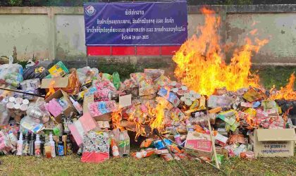 ແຂວງບໍ່ແກ້ວ ຍືດສິນຄ້ານຳເຂົ້າບໍ່ຖືກຕ້ອງ ແລະ ສິນຄ້າໝົດອາຍຸມາທຳລາຍຖີ້ມ ພ້ອມທັງເຮັດບົດບັນທຶກຕໍ່ເຈົ້າຂອງຮ້ານ