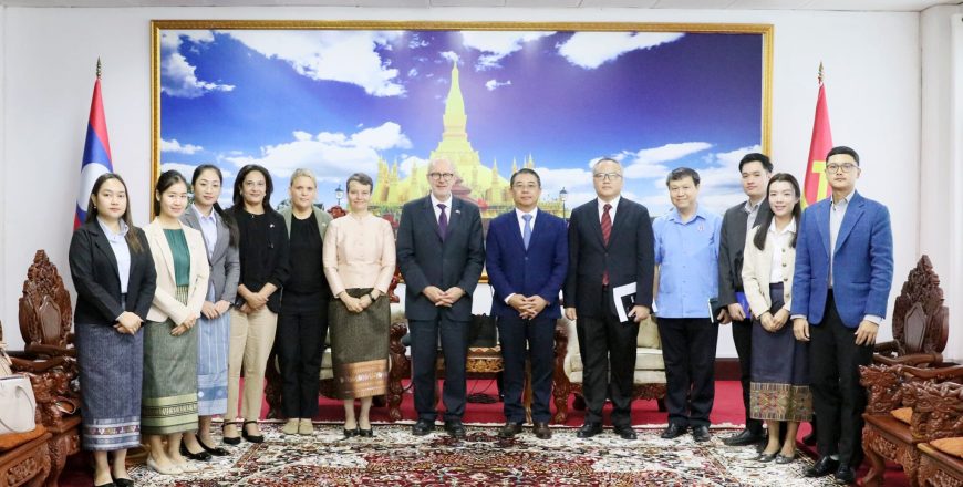 ສະເໜີໃຫ້ລັດຖະບານອັງກິດສືບຕໍ່ ໃຫ້ການຮ່ວມມື ແລະ ຊ່ວຍເຫຼືອ ສປປ ລາວ ໃນຂະແໜງອຸດສາຫະກຳ ແລະ ການຄ້າ ສະເໜີໃຫ້ລັດຖະບານອັງກິດສືບຕໍ່ ໃຫ້ການຮ່ວມມື ແລະ ຊ່ວຍເຫຼືອ ສປປ ລາວ ໃນຂະແໜງອຸດສາຫະກຳ ແລະ ການຄ້າ