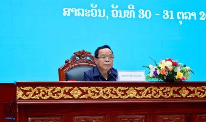 ປະທານຄະນະກວດກາສູນກາງພັກ ພົບປະໂອ້ລົມພະນັກງານຫຼັກແຫຼ່ງແຂວງສາລະວັນ